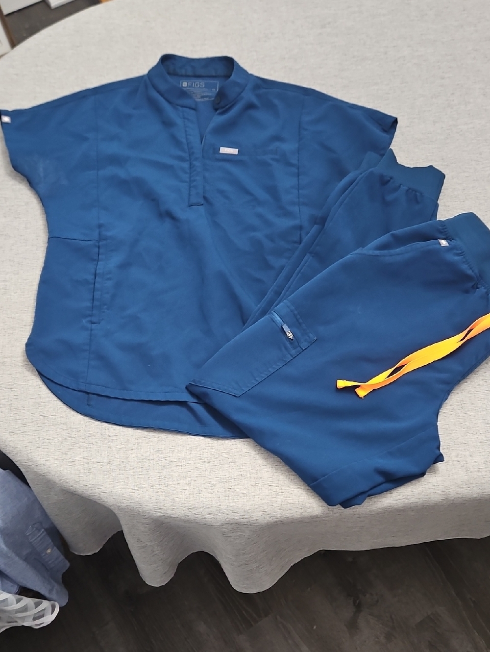 Figs Women's Scrub Set in Deep Green (Picture Looks Blue)